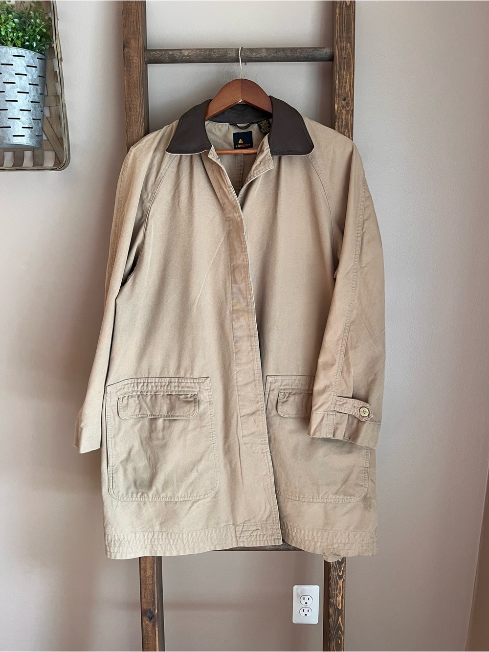 Liz Sport Vintage 90s Beige Cotton Blend Chore Coat with Dark Collar